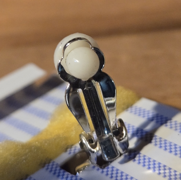 Tommy Hilfiger Cip-on Silver Earrings - Picture 2 of 4